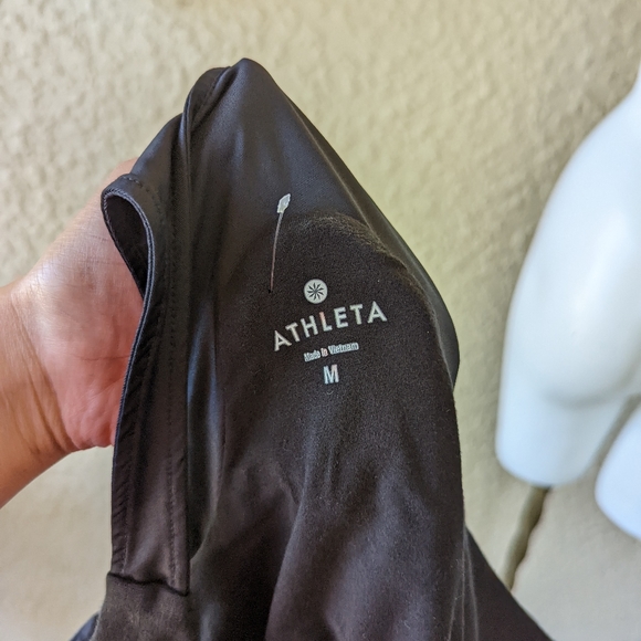 Athleta Whirlwind Razorback black size m - Picture 6 of 6